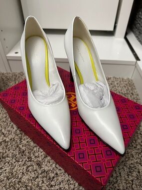 Tory Burch White Pointed Toe Leather Pumps